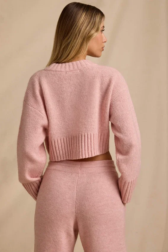 Kort tröja i ribbad stickning i blushrosa Kort tröja i ribbad stickning i blushrosa