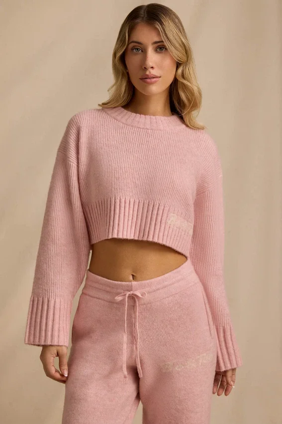 Kort tröja i ribbad stickning i blushrosa Kort tröja i ribbad stickning i blushrosa