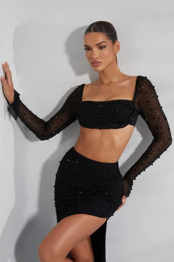 La Desirade Embellished Cowl Neck Crop Top i svart La Desirade Embellished Cowl Neck Crop Top i svart