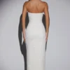 La Rochette Maxiklänning med bandeau-top och cowl-hals i ivory La Rochette Maxiklänning med bandeau-top och cowl-hals i ivory