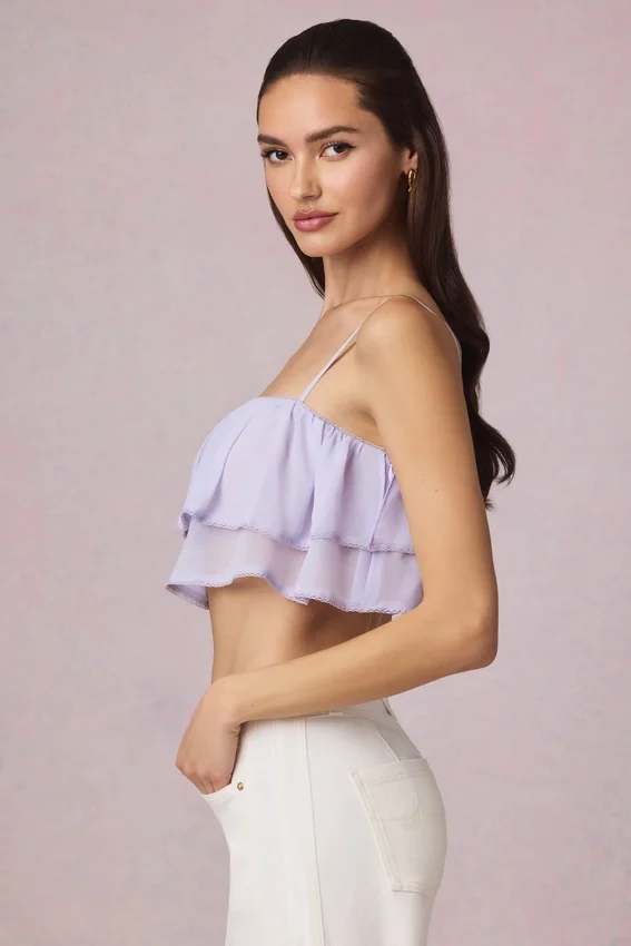 Lacie kort camisole-top med volanger i lila Lacie kort camisole-top med volanger i lila