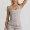 Lalita-playsuit med knappar och halterneck i ecru Lalita-playsuit med knappar och halterneck i ecru