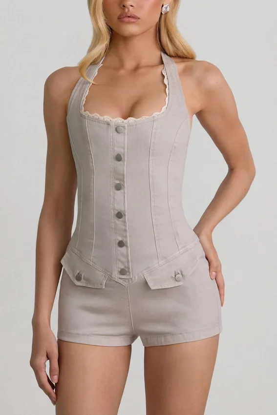 Lalita-playsuit med knappar och halterneck i ecru Lalita-playsuit med knappar och halterneck i ecru