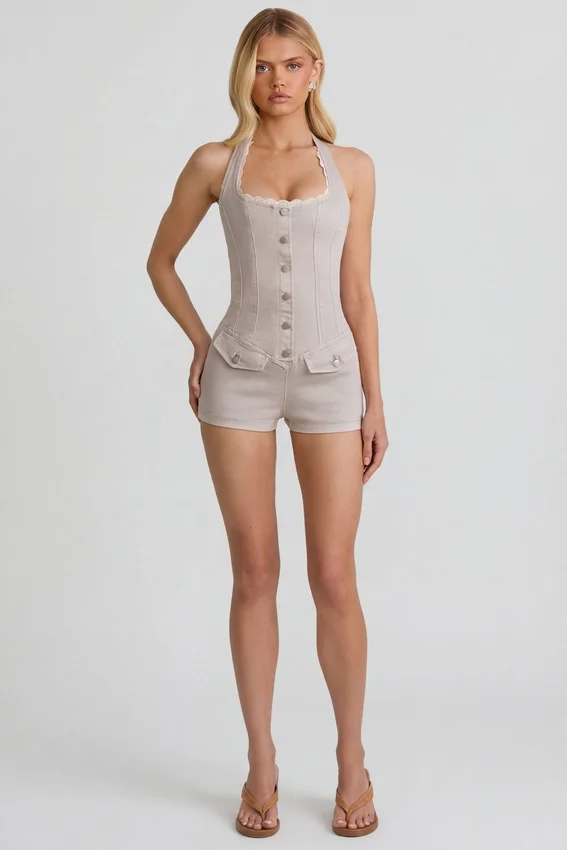 Lalita-playsuit med knappar och halterneck i ecru Lalita-playsuit med knappar och halterneck i ecru