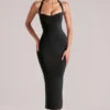 Landen halterneck-klänning i svart Landen halterneck-klänning i svart