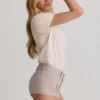 Lanori lågmidjade hotpants i ecru Lanori lågmidjade hotpants i ecru