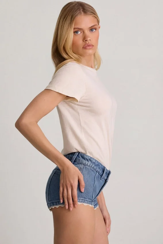 Lanori lågmidjade hotpants i mellanblått Lanori lågmidjade hotpants i mellanblått
