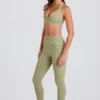 Leggings med vikbar midja och hällor i Matcha Leggings med vikbar midja och hällor i Matcha