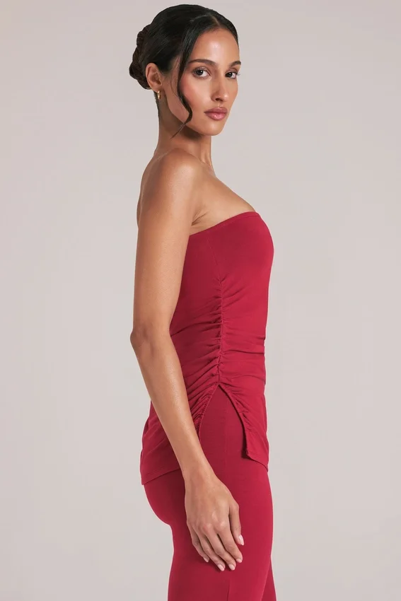 Leni Bandeau Longline Top i körsbärsrött Leni Bandeau Longline Top i körsbärsrött