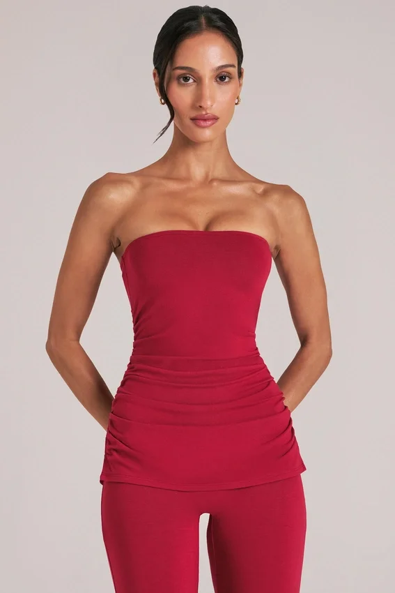 Leni Bandeau Longline Top i körsbärsrött Leni Bandeau Longline Top i körsbärsrött