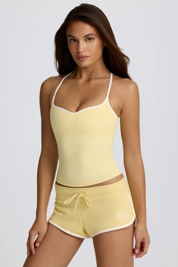 Lågmidjade minishorts i citrongult Lågmidjade minishorts i citrongult