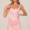 Lia snörbar draperad miniklänning i blushrosa Lia snörbar draperad miniklänning i blushrosa