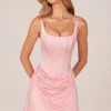 Lia snörbar draperad miniklänning i blushrosa Lia snörbar draperad miniklänning i blushrosa