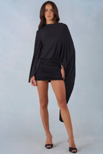 Lida draperad miniklänning med cape i svart