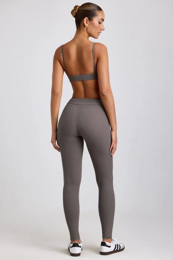 Linnea Petite ribbade modal-leggings med hög midja i grått Linnea Petite ribbade modal-leggings med hög midja i grått