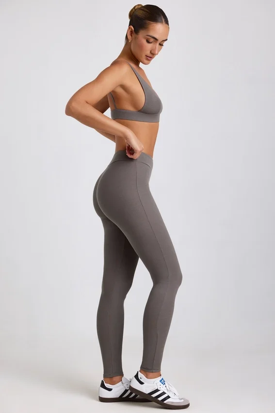 Linnea Petite ribbade modal-leggings med hög midja i grått Linnea Petite ribbade modal-leggings med hög midja i grått