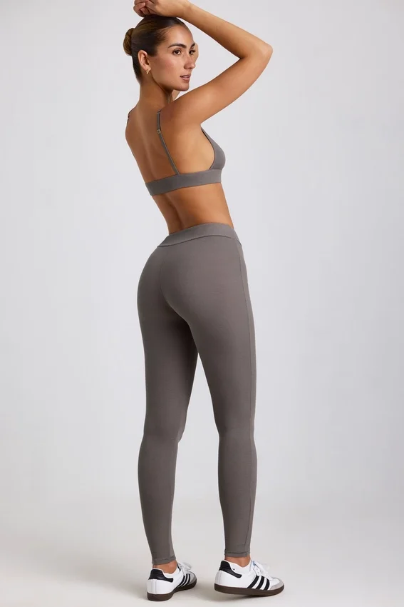 Linnea Petite ribbade modal-leggings med hög midja i grått Linnea Petite ribbade modal-leggings med hög midja i grått