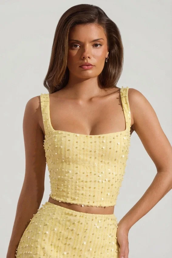Lirael dekorerad crop top med fyrkantig halsringning i gult Lirael dekorerad crop top med fyrkantig halsringning i gult