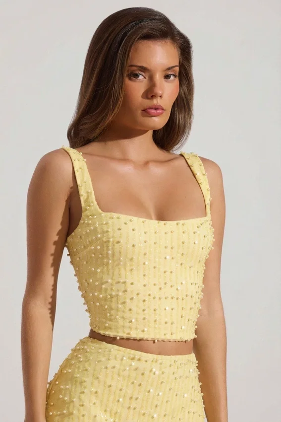 Lirael dekorerad crop top med fyrkantig halsringning i gult Lirael dekorerad crop top med fyrkantig halsringning i gult