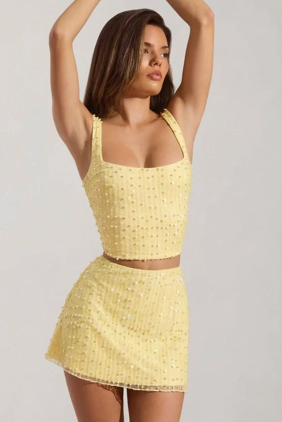 Lirael dekorerad crop top med fyrkantig halsringning i gult Lirael dekorerad crop top med fyrkantig halsringning i gult