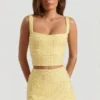 Lirael dekorerad crop top med fyrkantig halsringning i gult Lirael dekorerad crop top med fyrkantig halsringning i gult