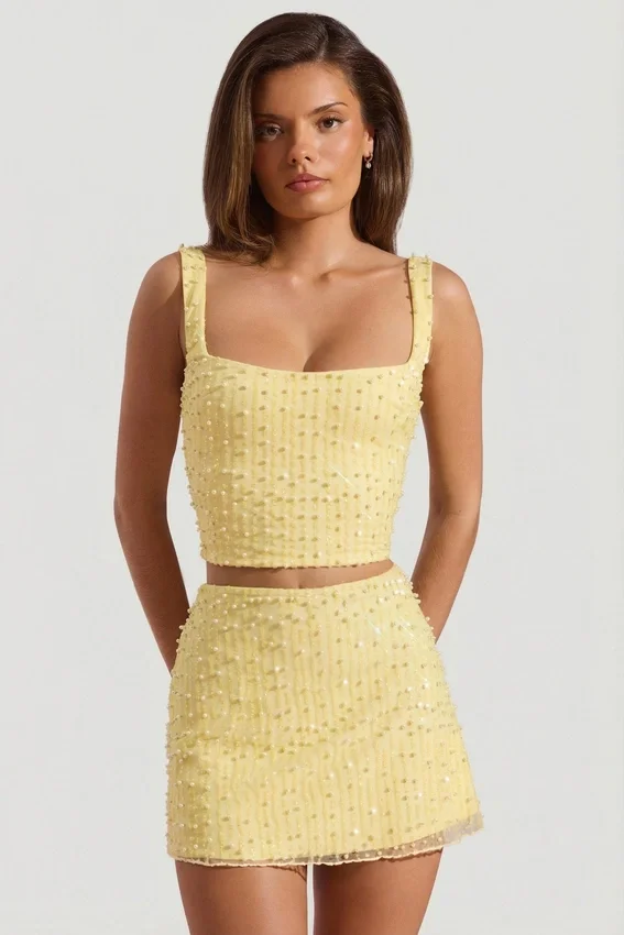 Lirael dekorerad crop top med fyrkantig halsringning i gult Lirael dekorerad crop top med fyrkantig halsringning i gult
