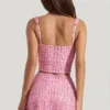 Lirael dekorerad crop top med fyrkantig halsringning i rosa Lirael dekorerad crop top med fyrkantig halsringning i rosa
