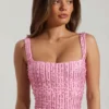 Lirael dekorerad crop top med fyrkantig halsringning i rosa Lirael dekorerad crop top med fyrkantig halsringning i rosa