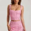 Lirael dekorerad crop top med fyrkantig halsringning i rosa Lirael dekorerad crop top med fyrkantig halsringning i rosa