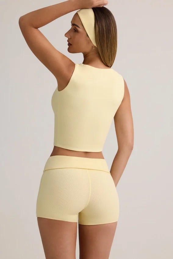 Lisha modal ribbade Shorts med veckad midja i smörgul Lisha modal ribbade Shorts med veckad midja i smörgul