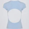 Lång T-shirt med utskärningar i färgen Sky Lång T-shirt med utskärningar i färgen Sky