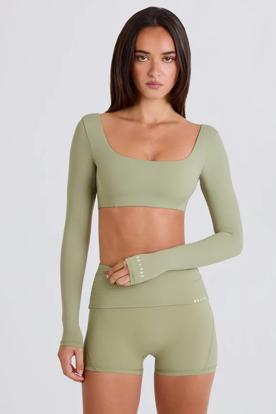 Långärmad kort topp i matcha Långärmad kort topp i matcha