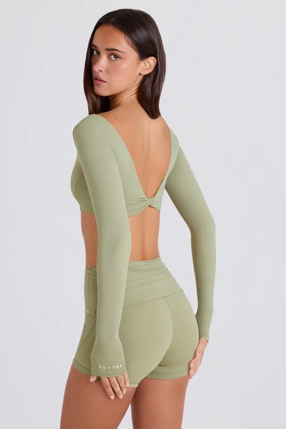 Långärmad kort topp i matcha Långärmad kort topp i matcha