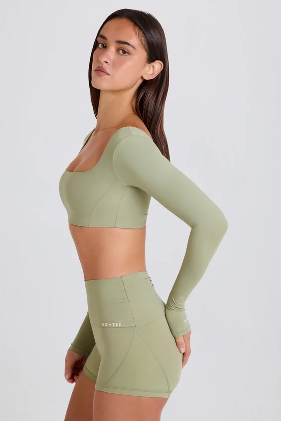 Långärmad kort topp i matcha Långärmad kort topp i matcha