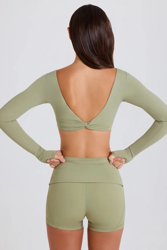 Långärmad kort topp i matcha Långärmad kort topp i matcha