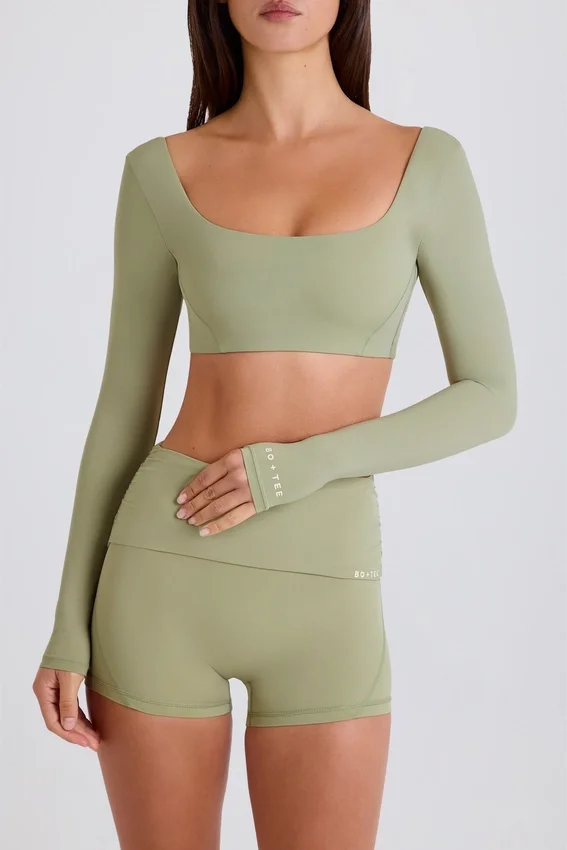 Långärmad kort topp i matcha Långärmad kort topp i matcha