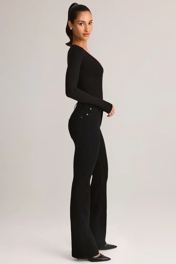 Lone Denim Mid-Rise Flared Jeans i svart Lone Denim Mid-Rise Flared Jeans i svart