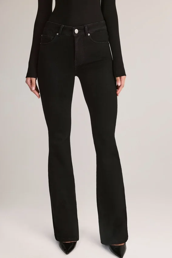 Lone Denim Mid-Rise Flared Jeans i svart Lone Denim Mid-Rise Flared Jeans i svart