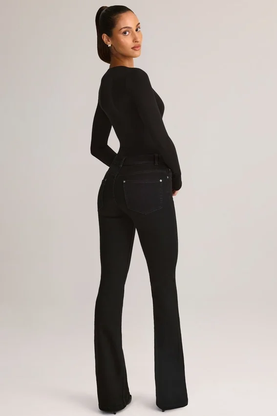 Lone Denim Mid-Rise Flared Jeans i svart Lone Denim Mid-Rise Flared Jeans i svart