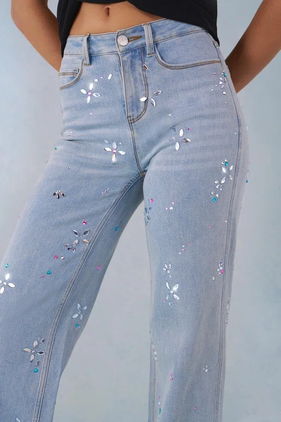 Lorielle midjehöga jeans med raka ben i ljus denim Lorielle midjehöga jeans med raka ben i ljus denim