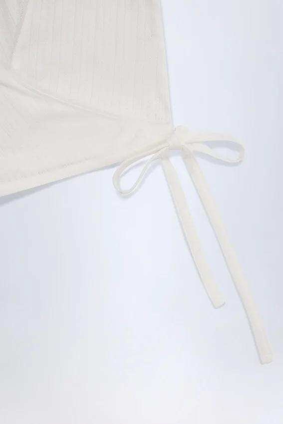 Lou Pointelle Wrap Crop Top i vitt Lou Pointelle Wrap Crop Top i vitt