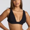 Loungewear V-ringad fleecebralette i svart Loungewear V-ringad fleecebralette i svart