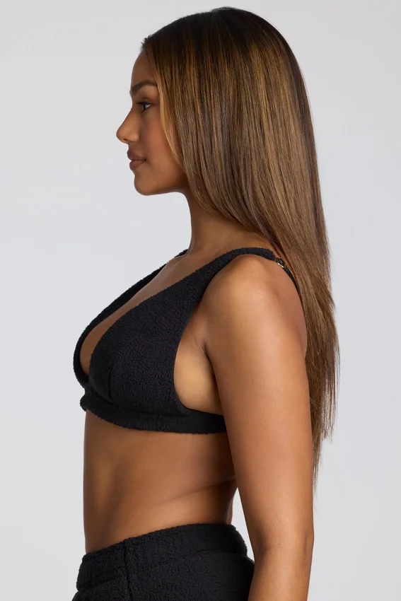 Loungewear V-ringad fleecebralette i svart Loungewear V-ringad fleecebralette i svart