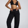 Loungewear V-ringad fleecebralette i svart Loungewear V-ringad fleecebralette i svart
