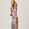 Lucienne Embellished Cut-Out Fishtail Maxiklänning i lila Lucienne Embellished Cut-Out Fishtail Maxiklänning i lila