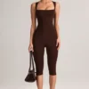 Luma Modal Bodycon-jumpsuit med fyrkantig halsringning i chokladbrunt Luma Modal Bodycon-jumpsuit med fyrkantig halsringning i chokladbrunt