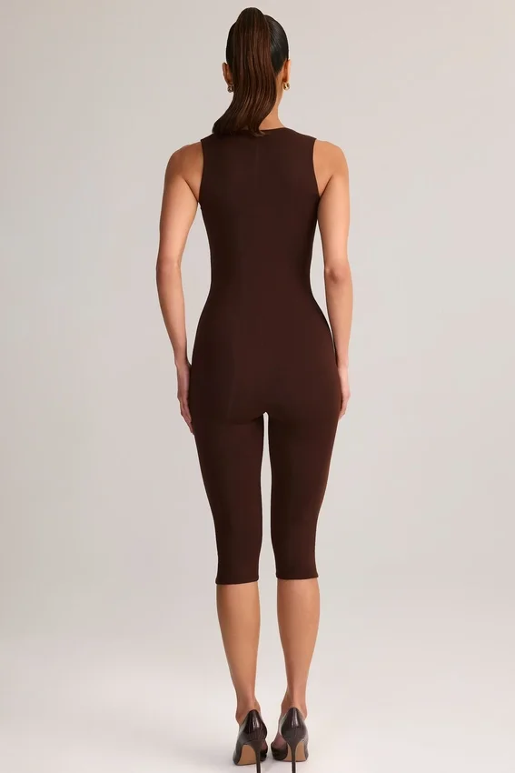 Luma Modal Bodycon-jumpsuit med fyrkantig halsringning i chokladbrunt Luma Modal Bodycon-jumpsuit med fyrkantig halsringning i chokladbrunt