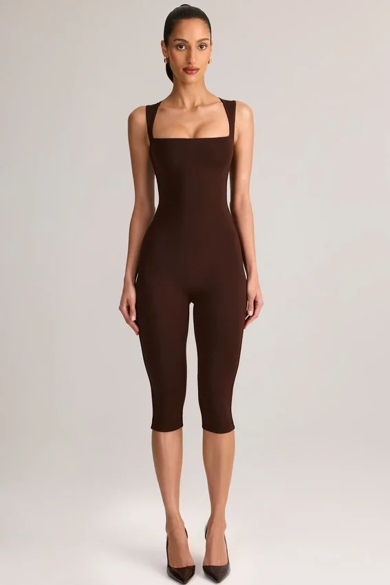 Luma Modal Bodycon-jumpsuit med fyrkantig halsringning i chokladbrunt Luma Modal Bodycon-jumpsuit med fyrkantig halsringning i chokladbrunt