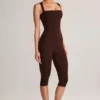 Luma Modal Bodycon-jumpsuit med fyrkantig halsringning i chokladbrunt Luma Modal Bodycon-jumpsuit med fyrkantig halsringning i chokladbrunt