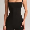 Luma Modal Bodycon-jumpsuit med fyrkantig halsringning i svart Luma Modal Bodycon-jumpsuit med fyrkantig halsringning i svart